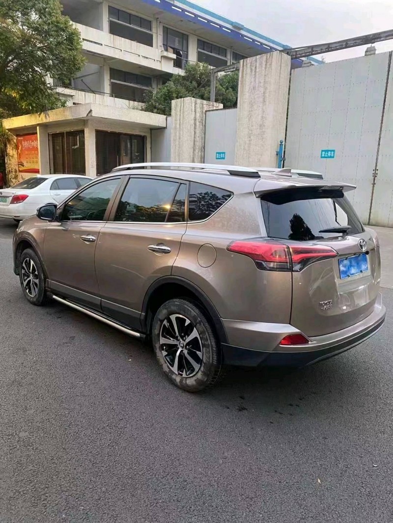 廈門18年豐田RAV48