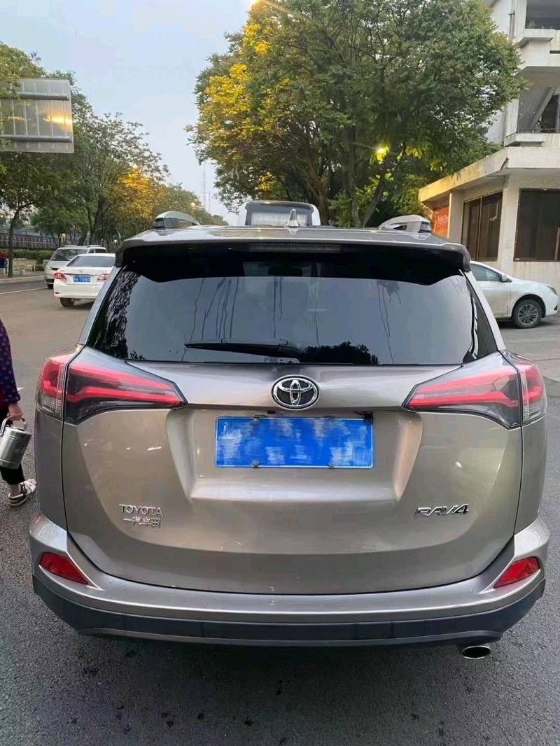 廈門18年豐田RAV49