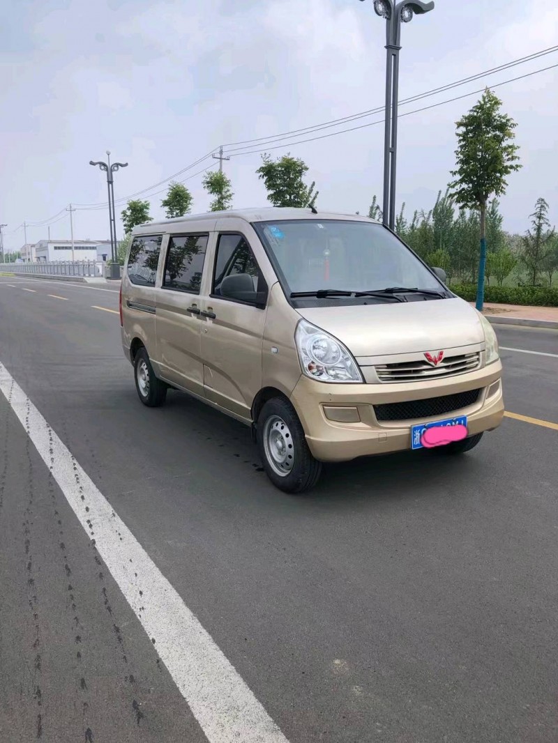 棗莊18年五菱汽車榮光2