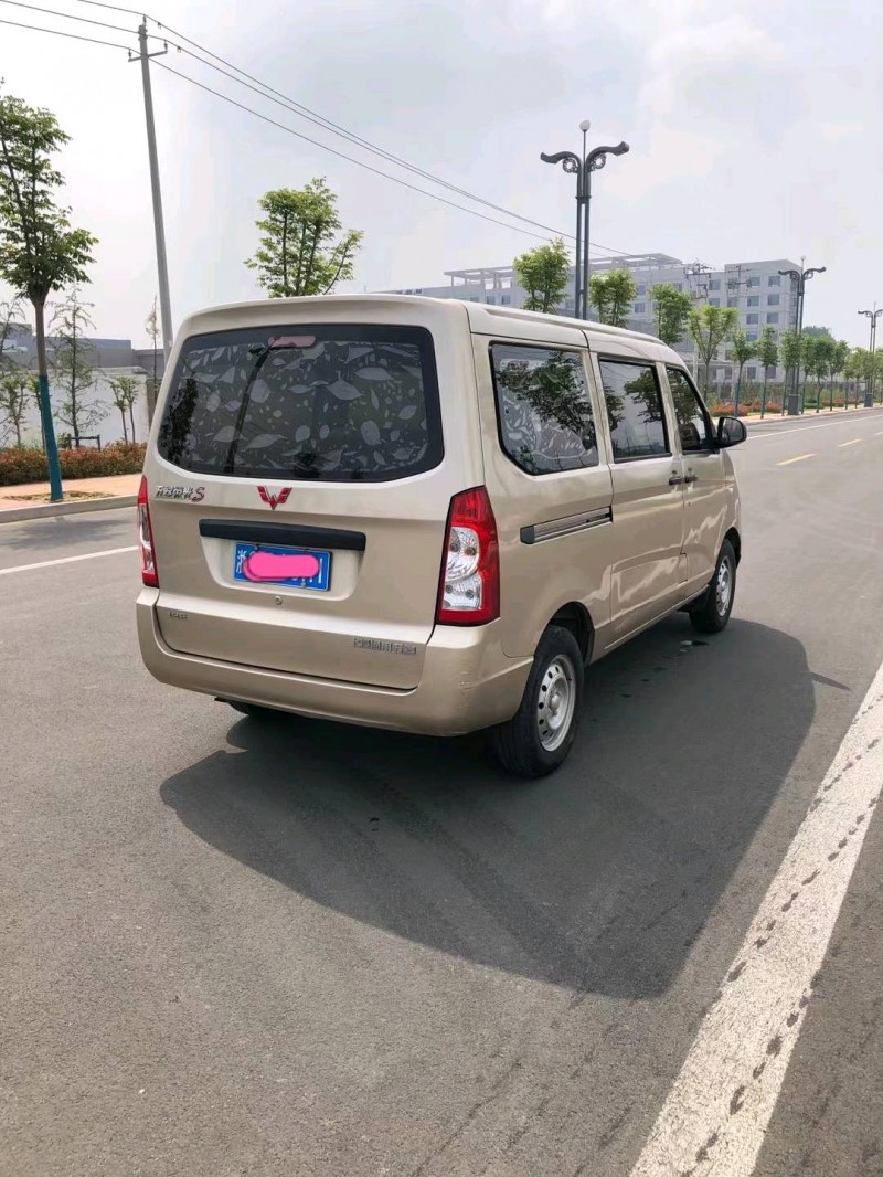 棗莊18年五菱汽車榮光6