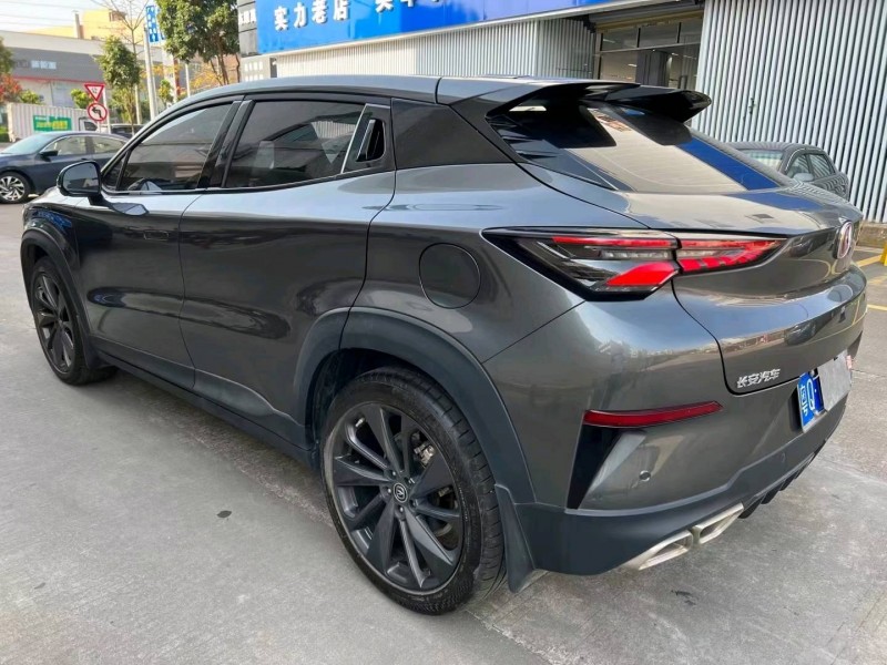 深圳21年長安汽車UNI-T6