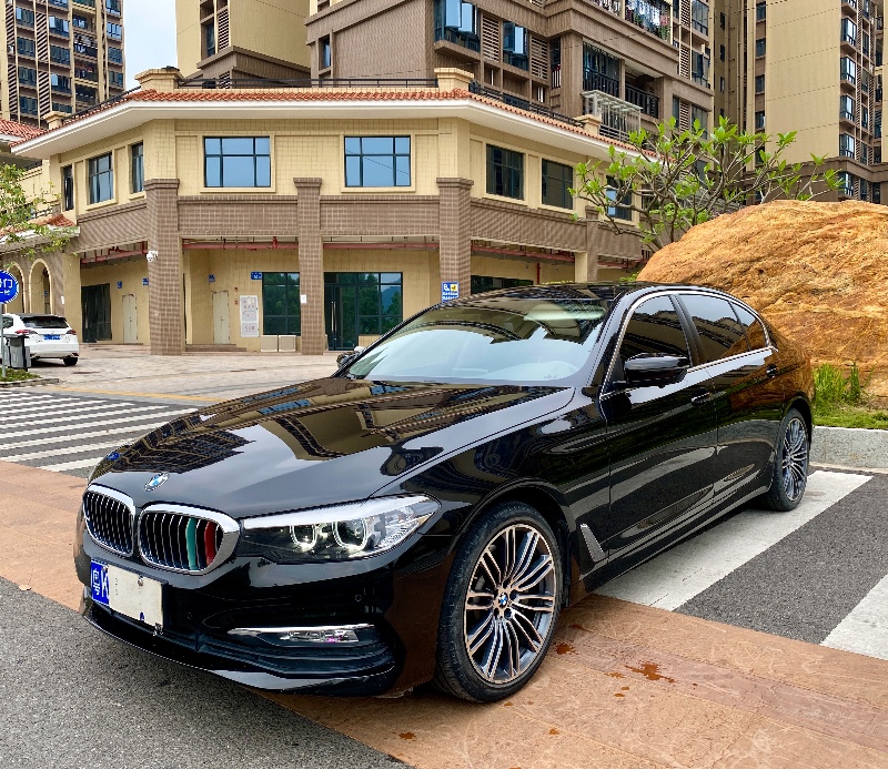 广州17年宝马5系8