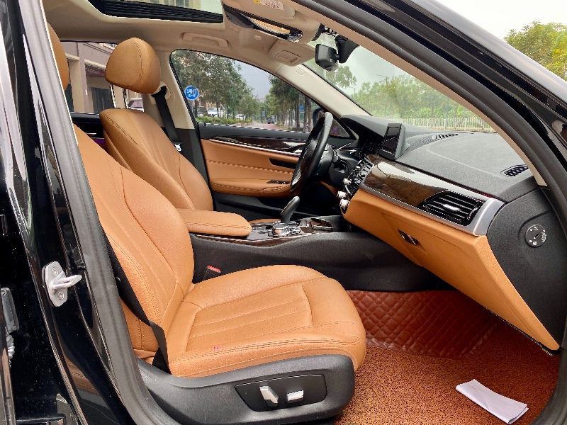 广州17年宝马5系4