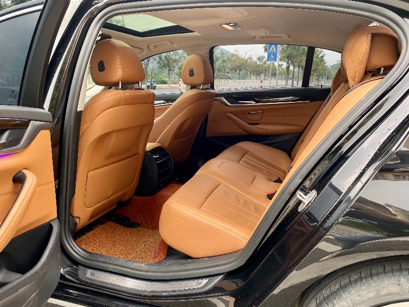 广州17年宝马5系3