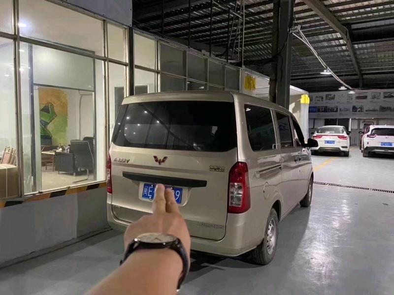 廈門18年五菱汽車榮光V3