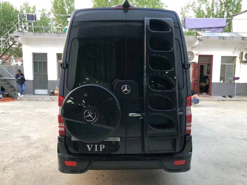 济宁14年奔驰斯宾特8