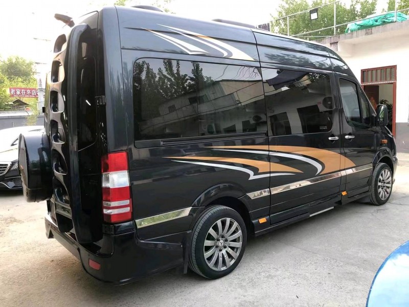 济宁14年奔驰斯宾特9