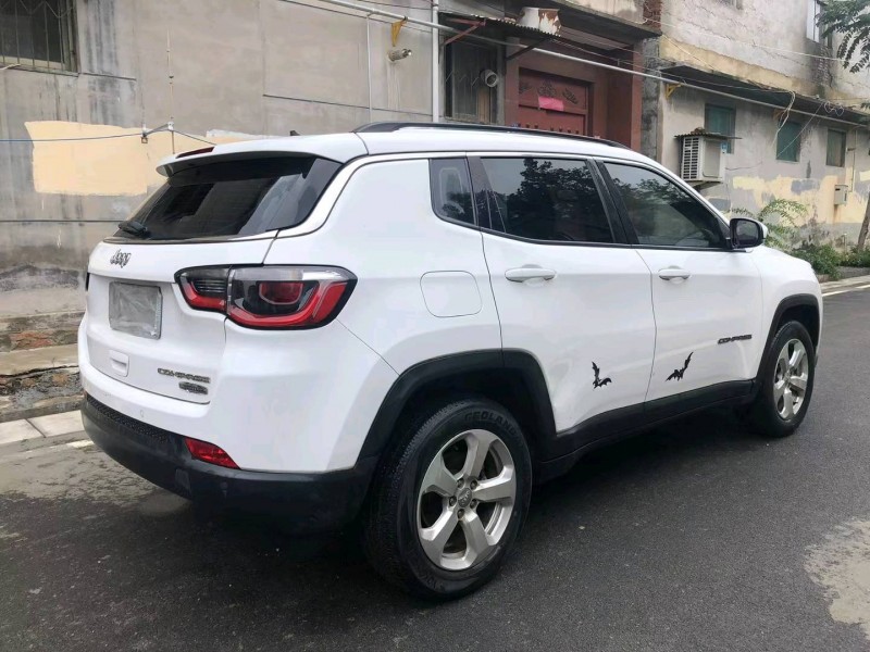 濟寧17年Jeep指南者9