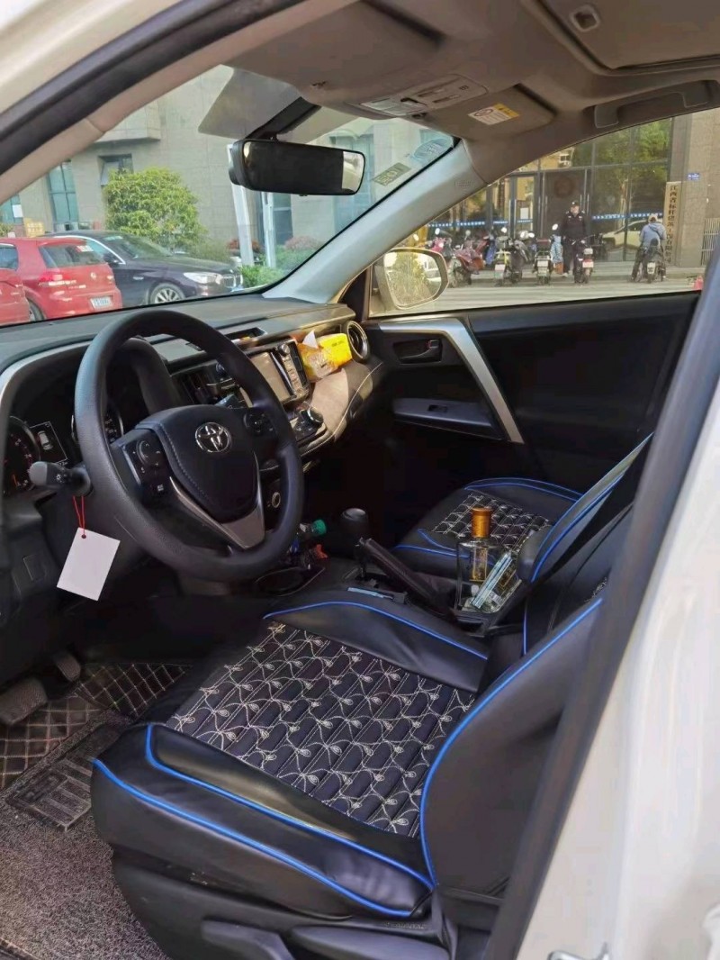 上饒19年豐田RAV44