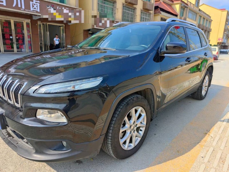 景德鎮17年Jeep自由光2