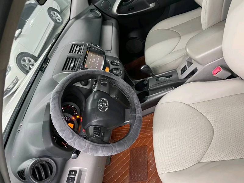 泰安13年豐田RAV46