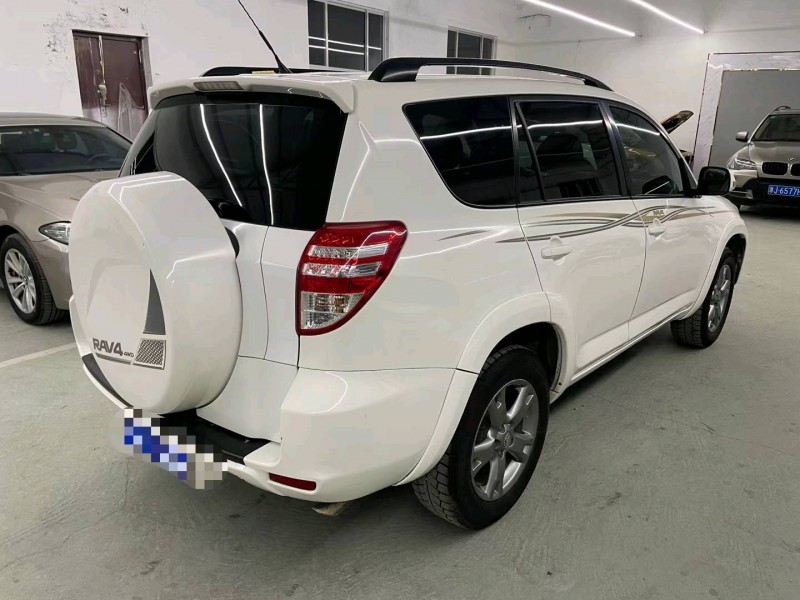 泰安13年豐田RAV43