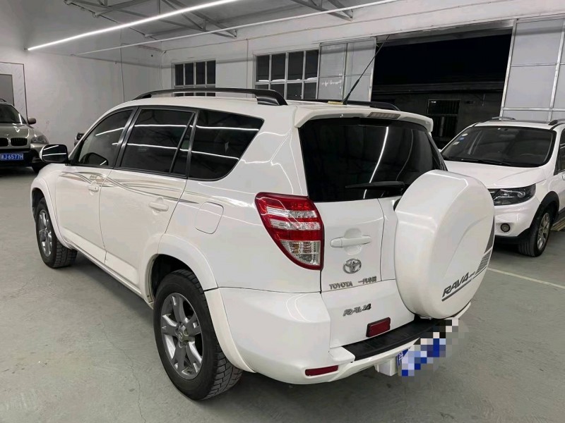 泰安13年豐田RAV42