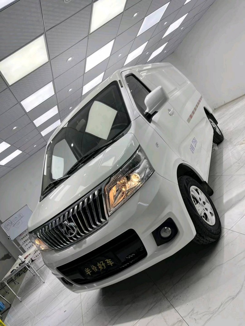 成都20年長安汽車睿行2