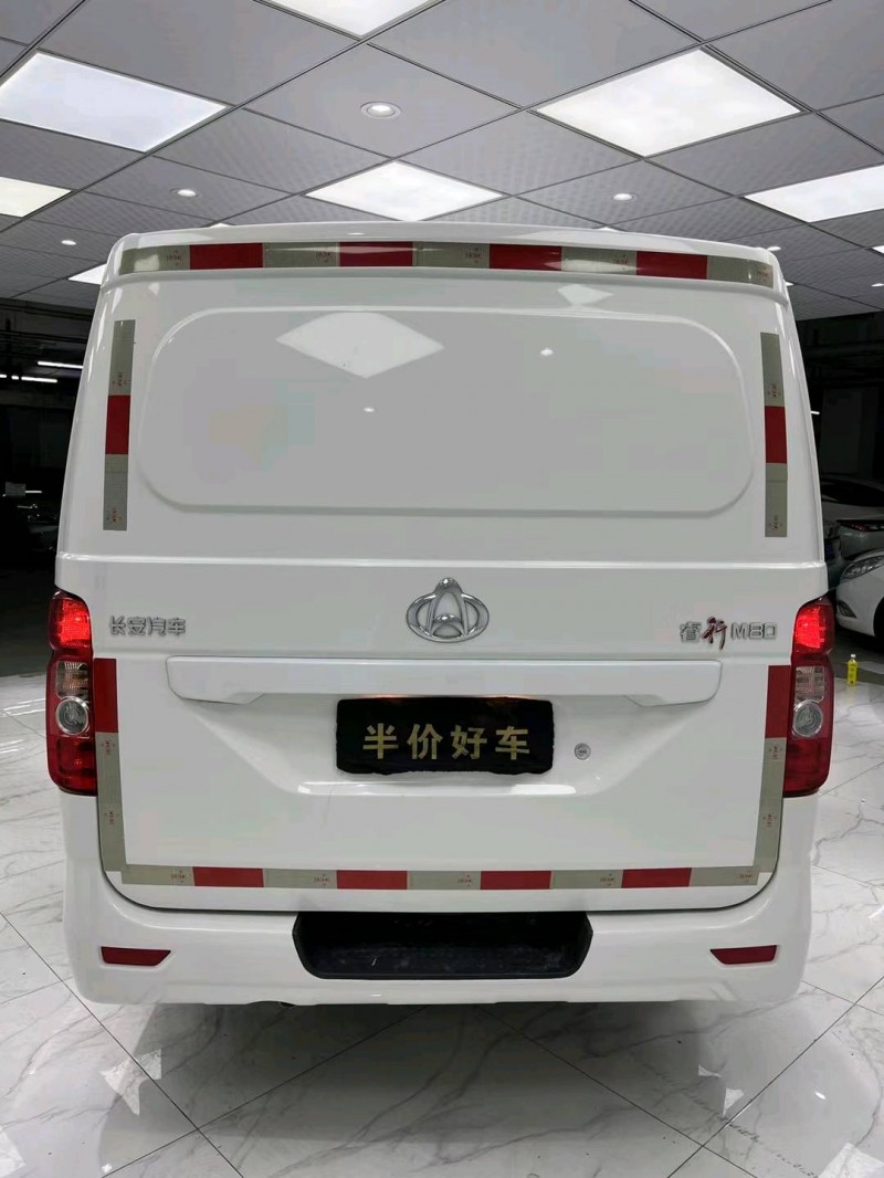 成都20年長安汽車睿行5