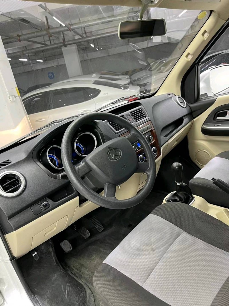 成都20年長安汽車睿行9