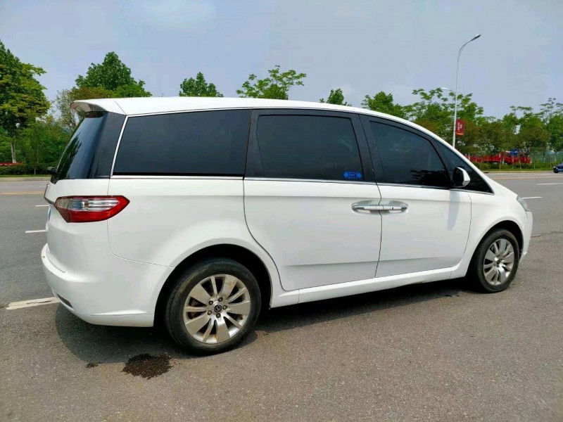 邵陽14年納智捷大7 MPV4
