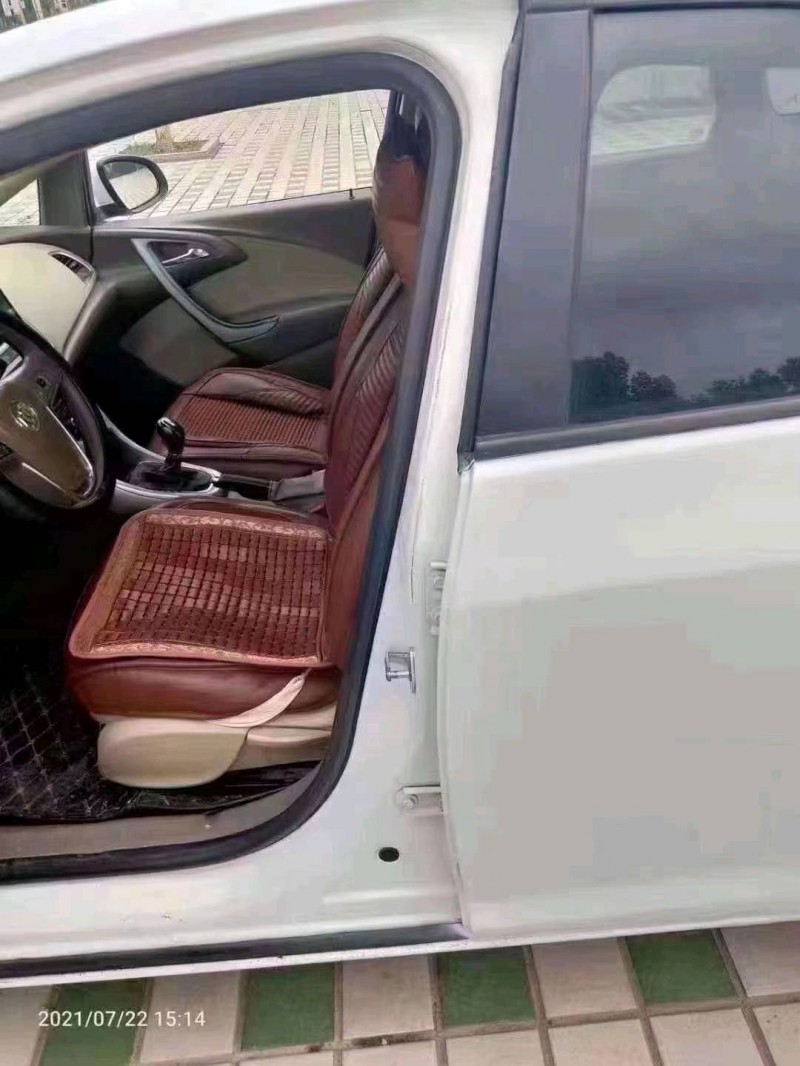 北京14年别克英朗5