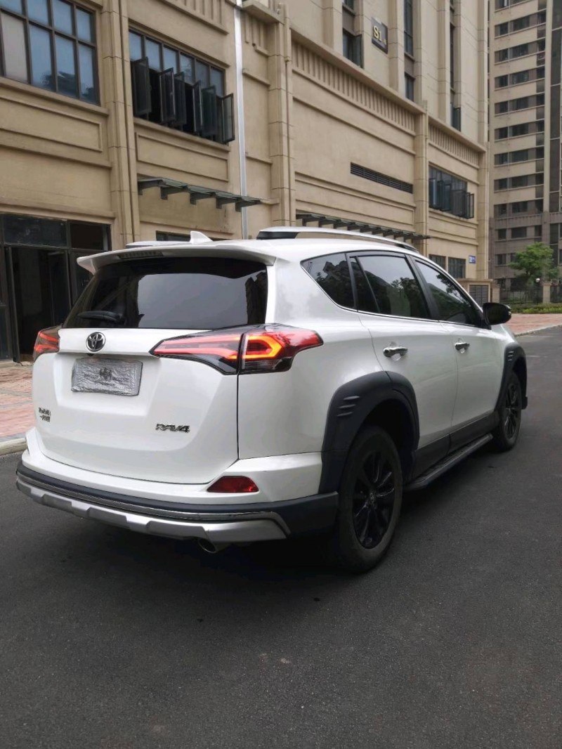 吉安19年豐田RAV4榮放4