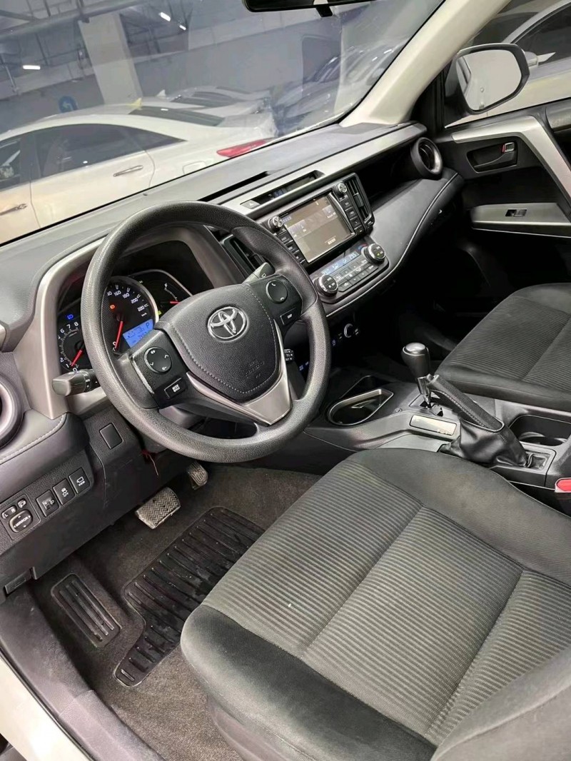 成都17年豐田RAV46