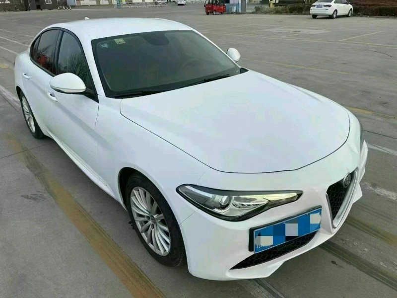 東營19年阿爾法·羅密歐Giulia2