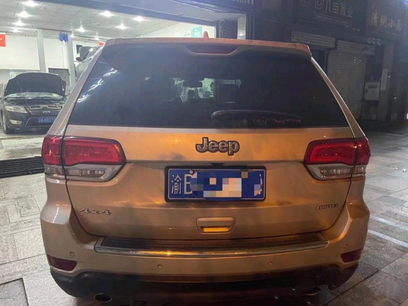 重慶16年Jeep大切諾基2