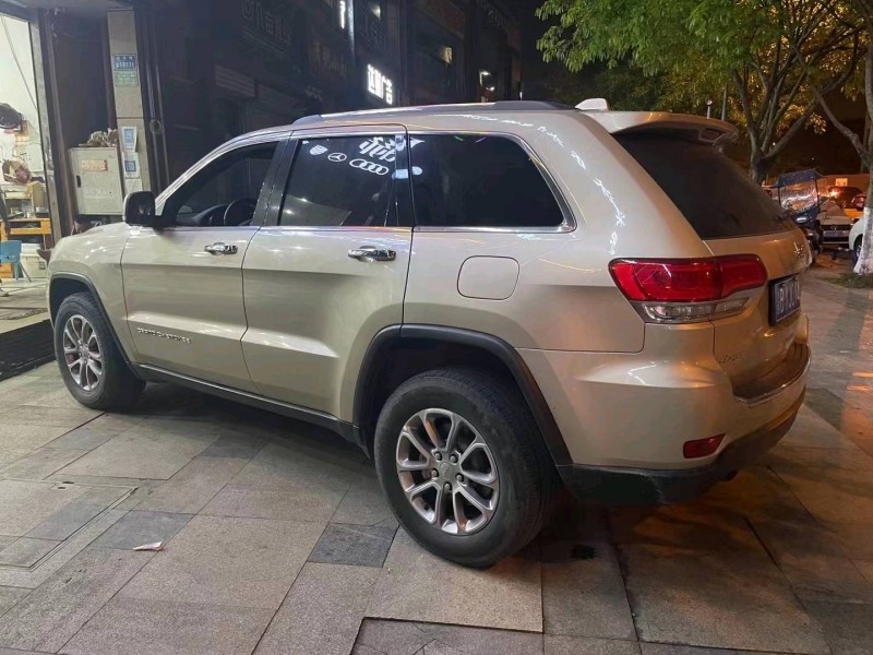 重慶16年Jeep大切諾基5