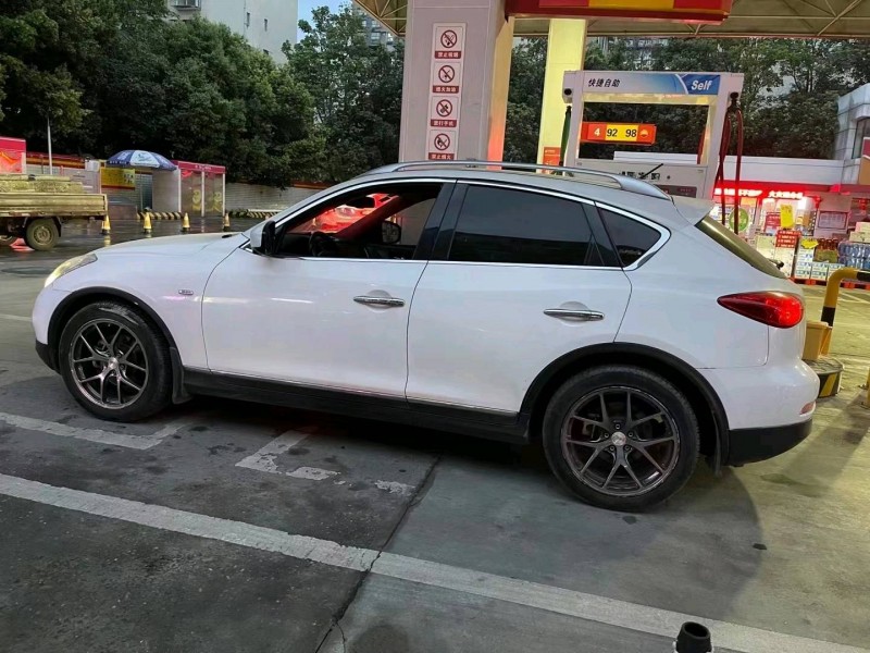 重慶13年英菲尼迪QX504