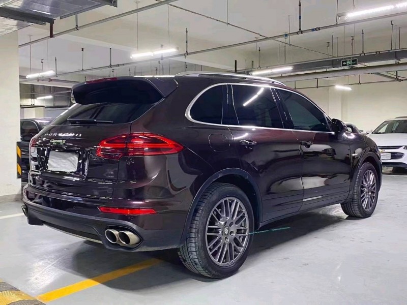 北京16年保时捷卡宴2