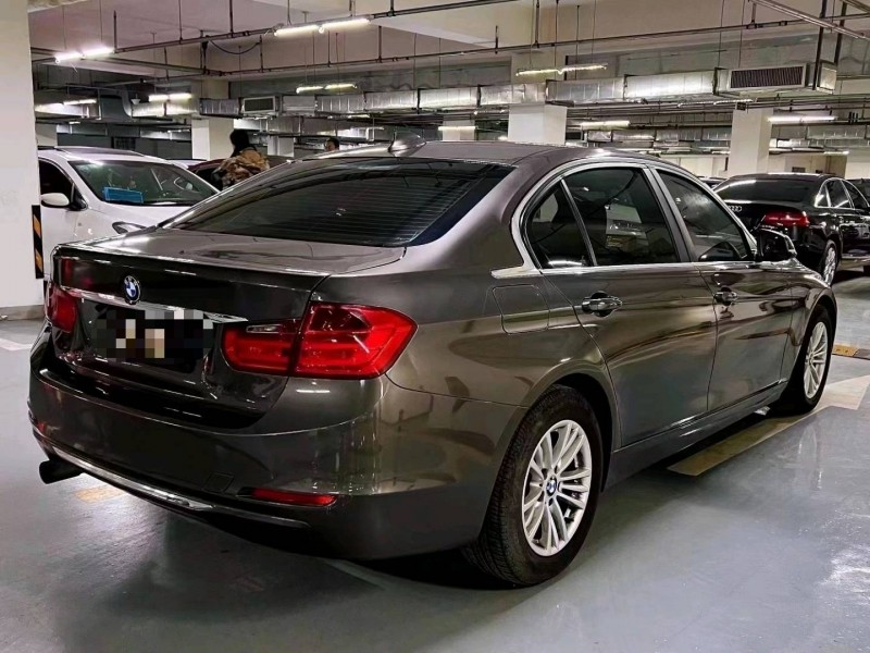 北京12年宝马3系8