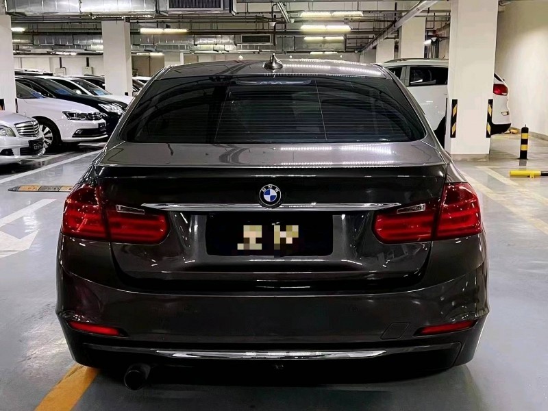 北京12年宝马3系9