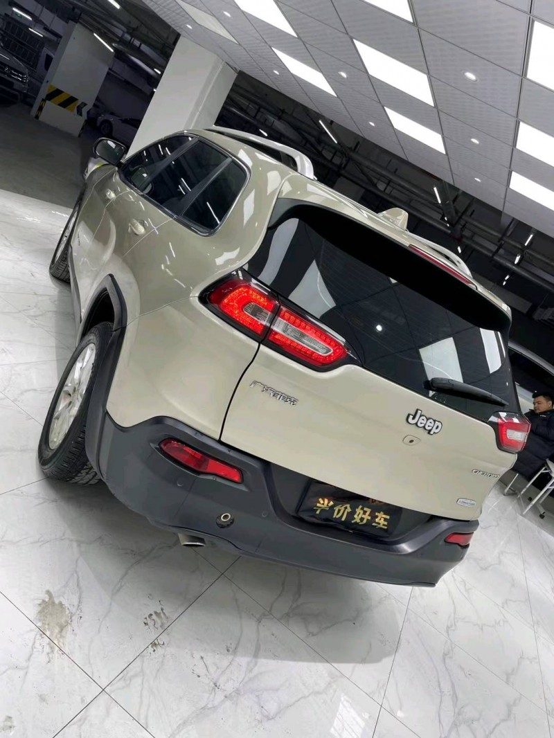 成都16年Jeep自由光4