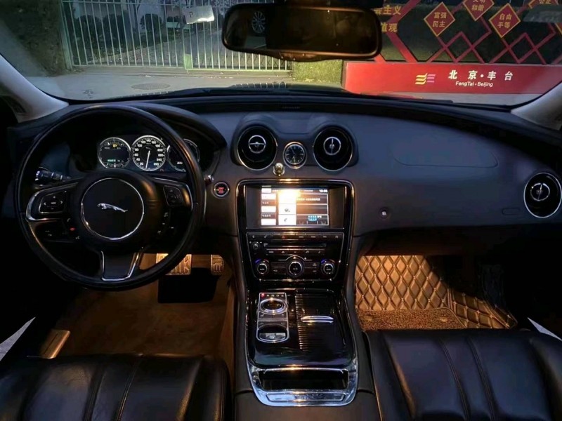 成都15年捷豹XJ8