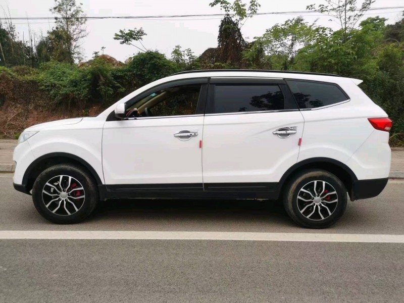 瀘州16年力帆汽車邁威8