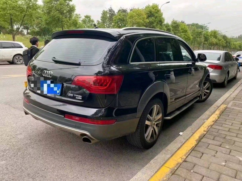 重慶15年奧迪Q78