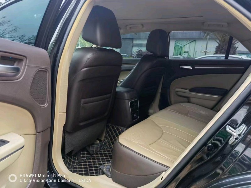 保山16年克萊斯勒300C5