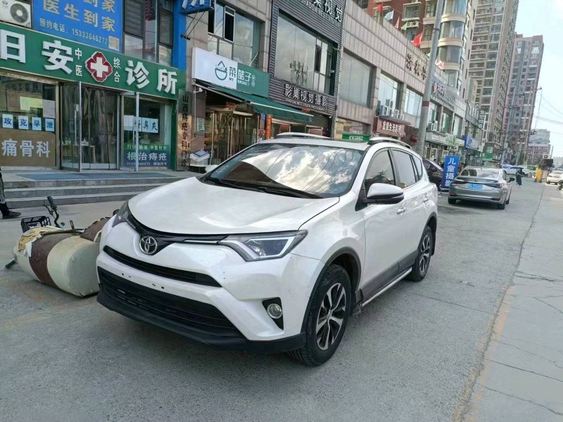 武漢18年豐田RAV42