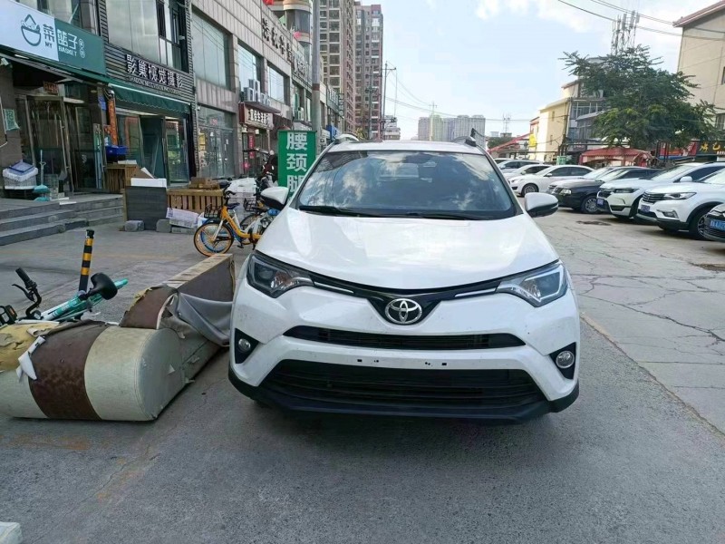 武漢18年豐田RAV41