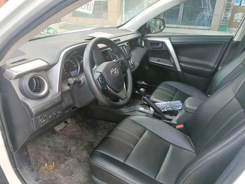 武漢18年豐田RAV44
