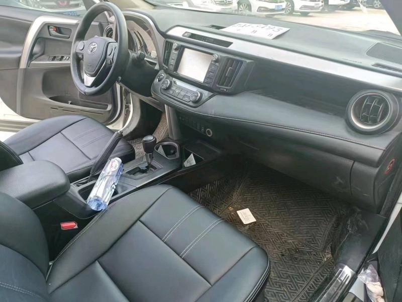武漢18年豐田RAV43