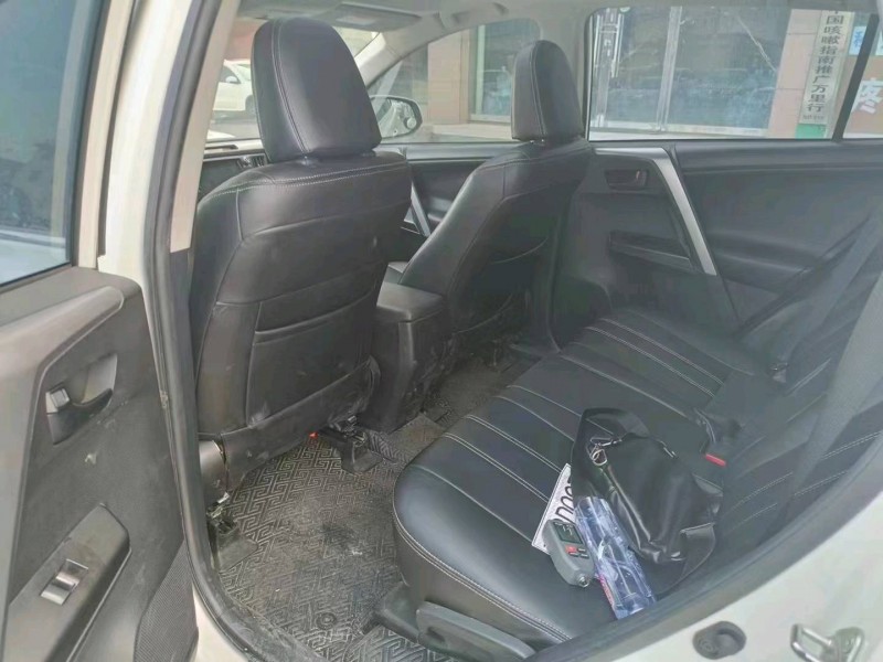 武漢18年豐田RAV45