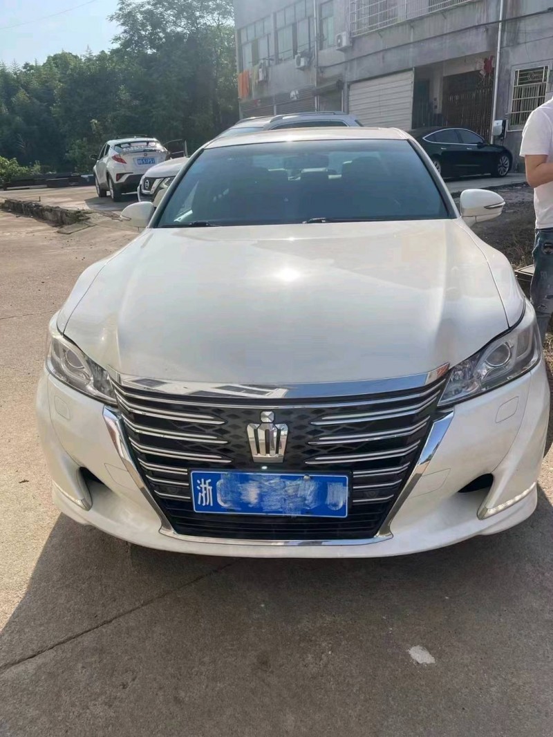 温州16年丰田皇冠1