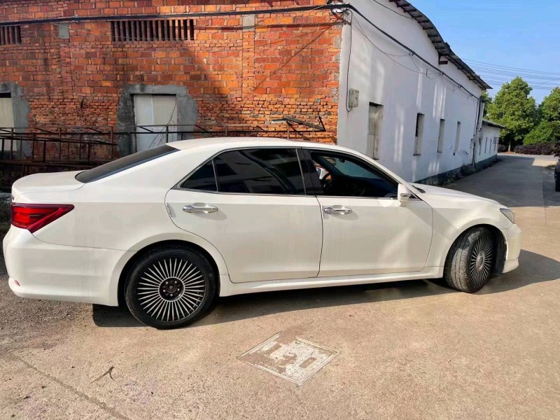 温州16年丰田皇冠5