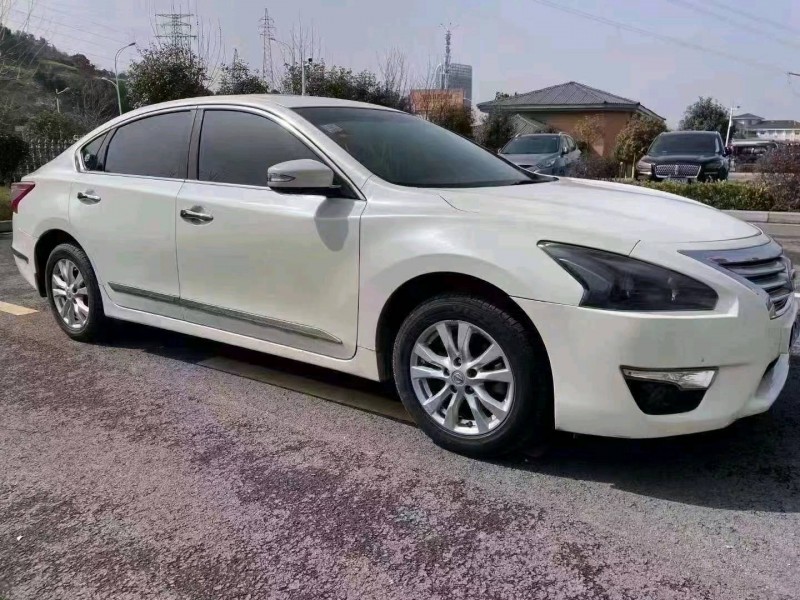 宜昌14年日產天籟4