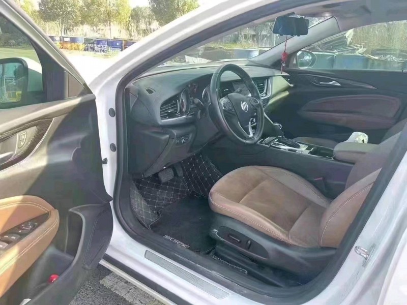 徐州20年别克君威3