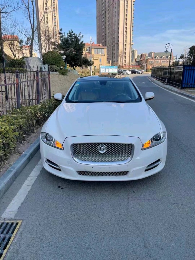 東營10年捷豹XJL8