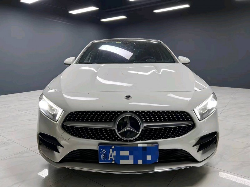 成都21年奔馳A1