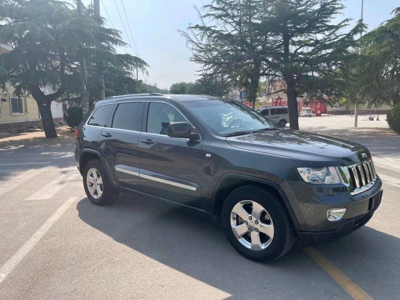 青島11年Jeep大切諾基2