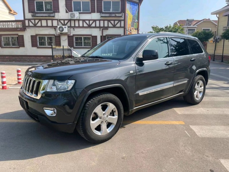 青島11年Jeep大切諾基3