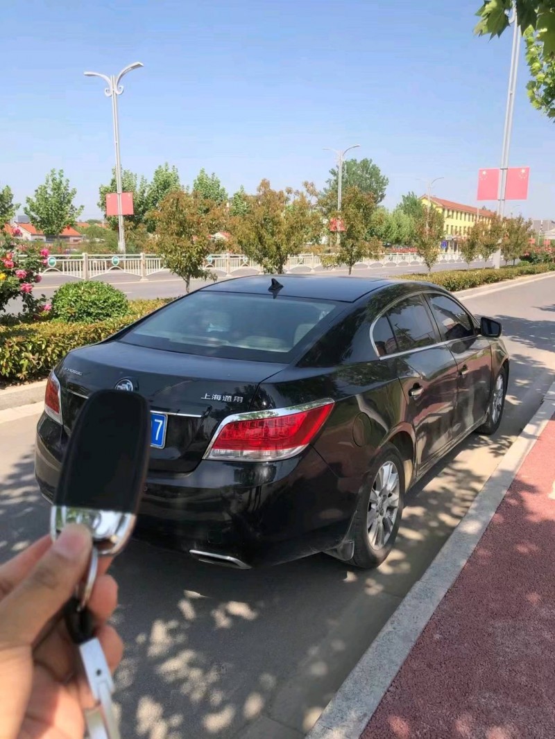 北京11年别克君越8